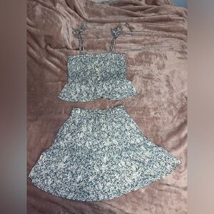 Skirt and tank set.